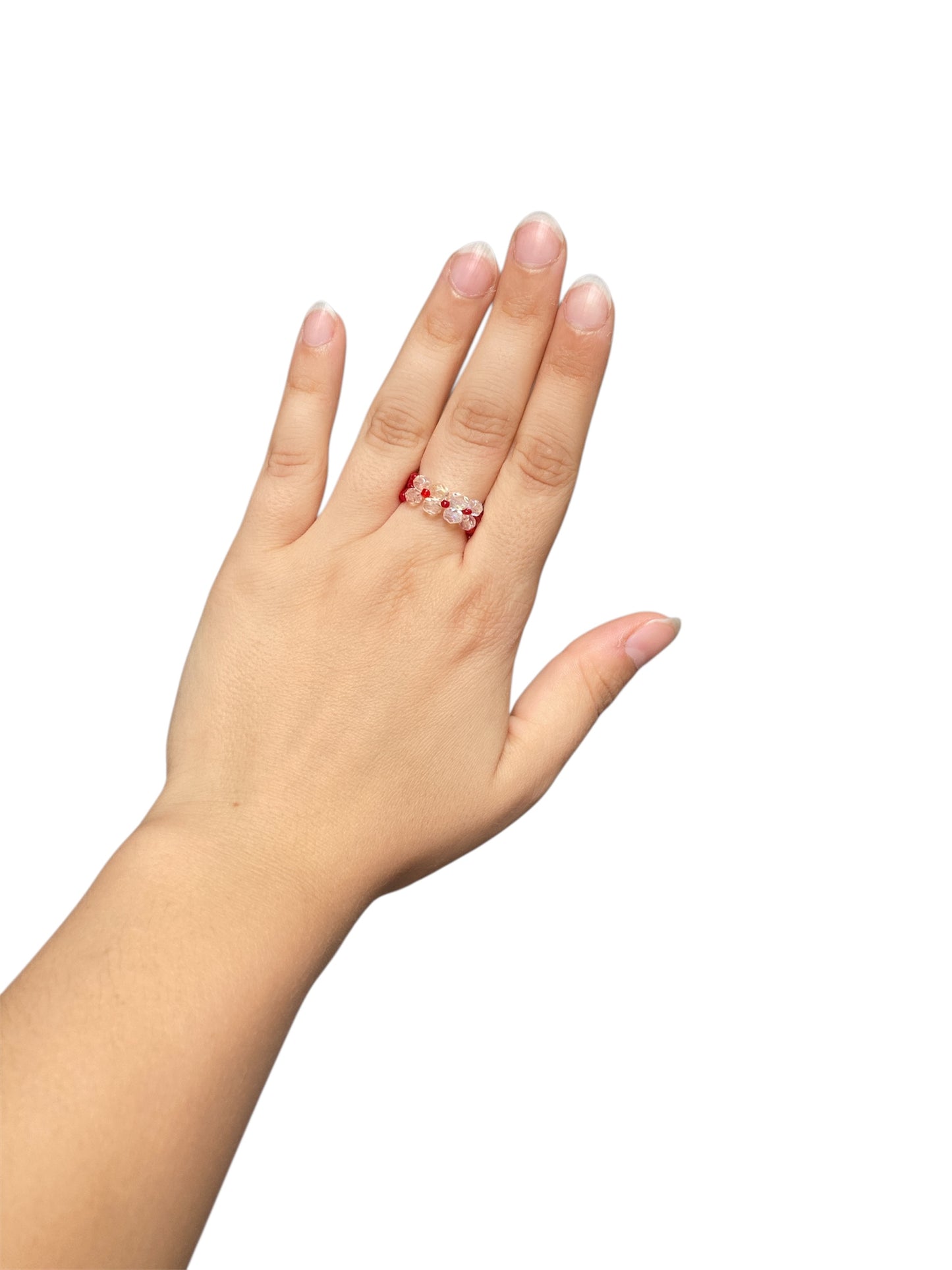 Anillo Rojo con Cuentas de Cristal puesto
