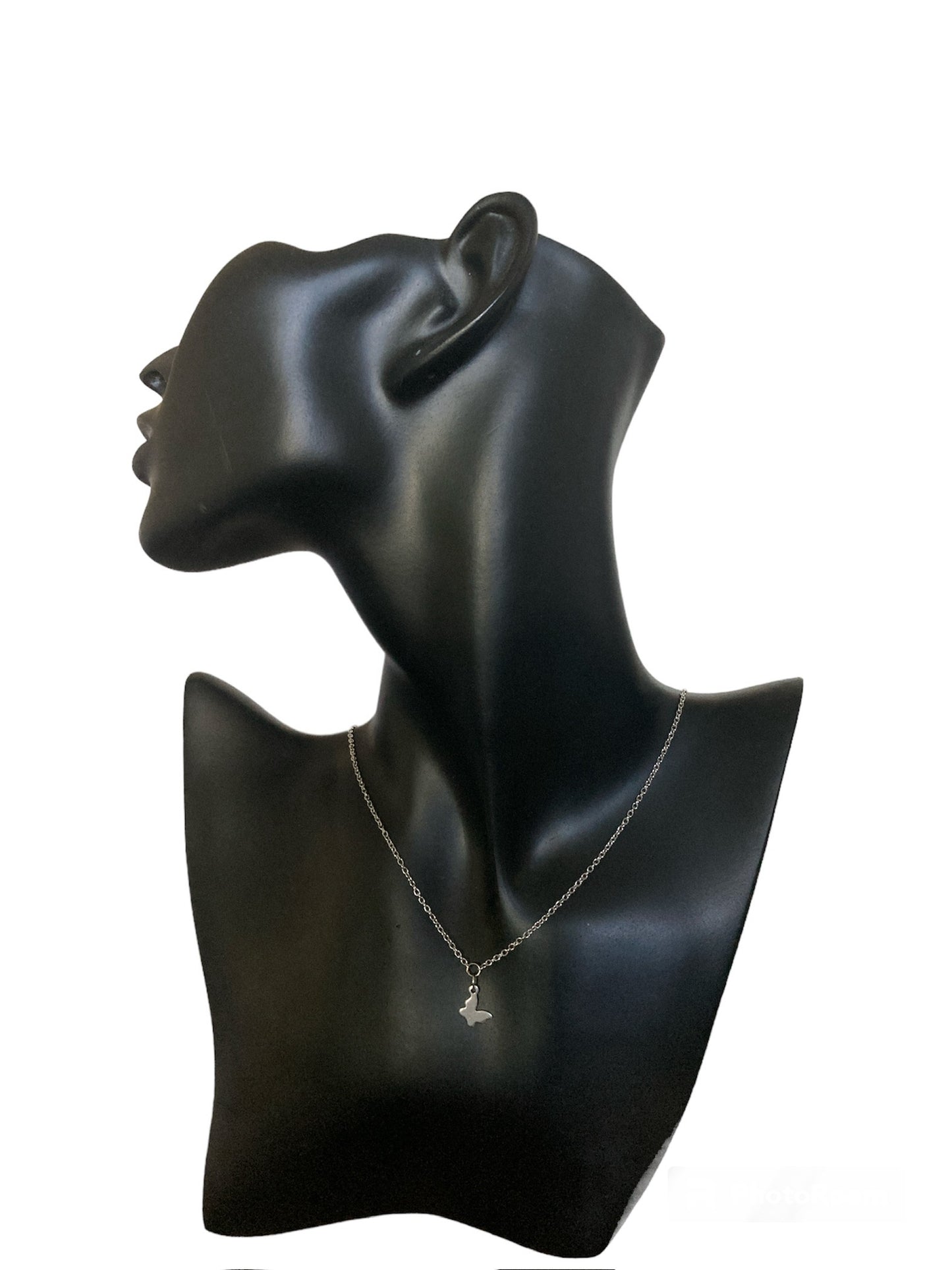 Collar de acero inoxidable con colgante de mariposa – Salem Bisutería MANIQUI