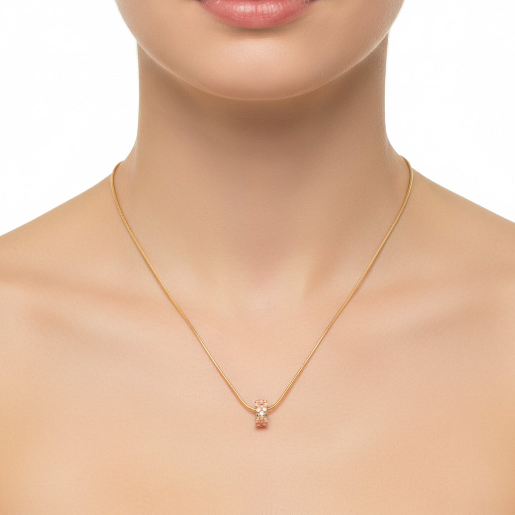 Collar Floral de cadena Serpiente cerca