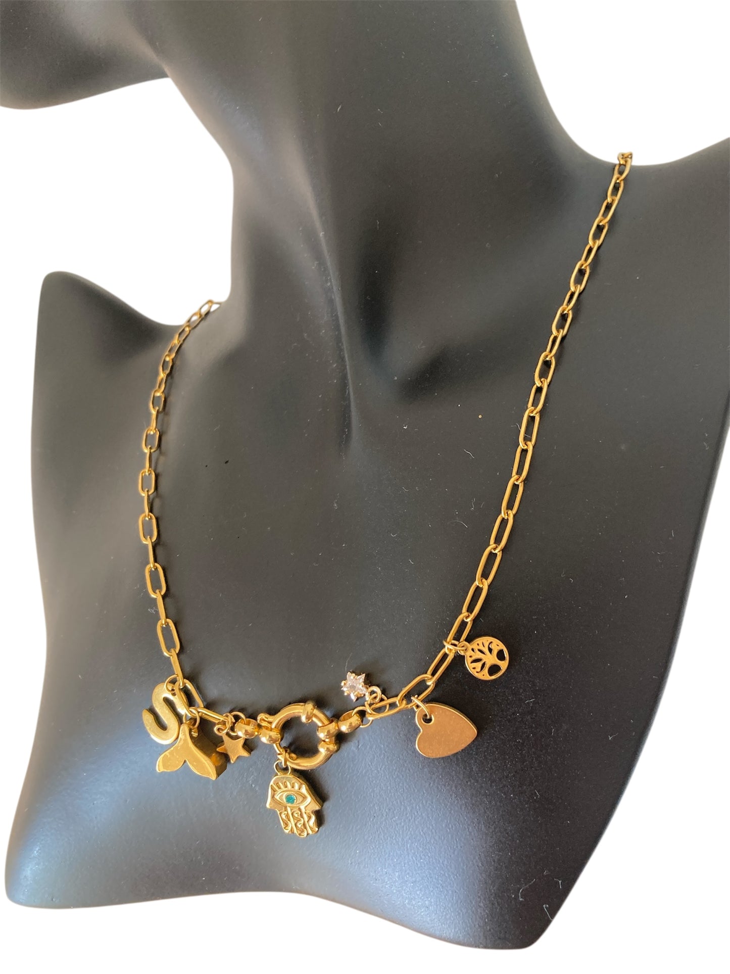 Collar Mezcla de conjuntos de Cadena Dorada cerca