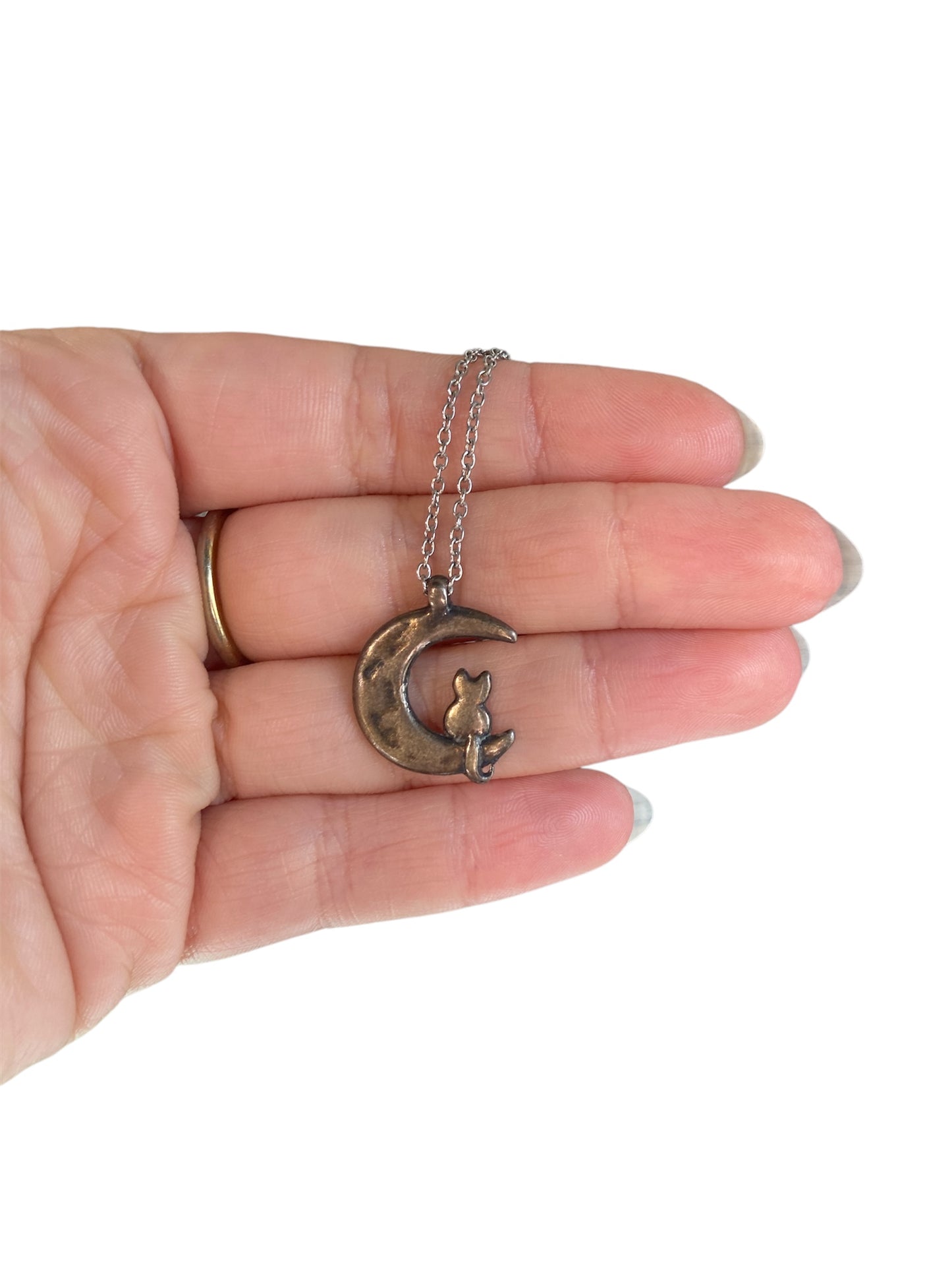 Collar de acero inoxidable con colgante de gato en la luna y varias opciones de cadena – Salem Bisutería CERCA