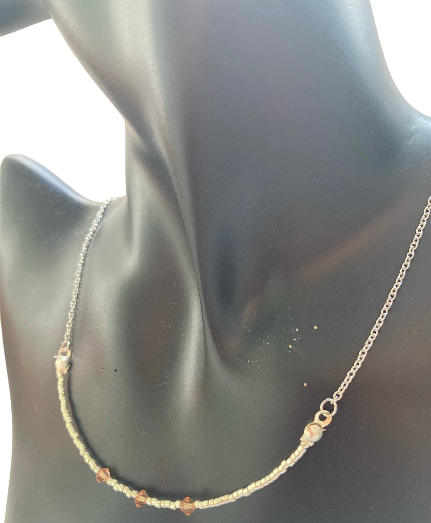 Collar con tupíes marrones de cristal Salem Bisutería