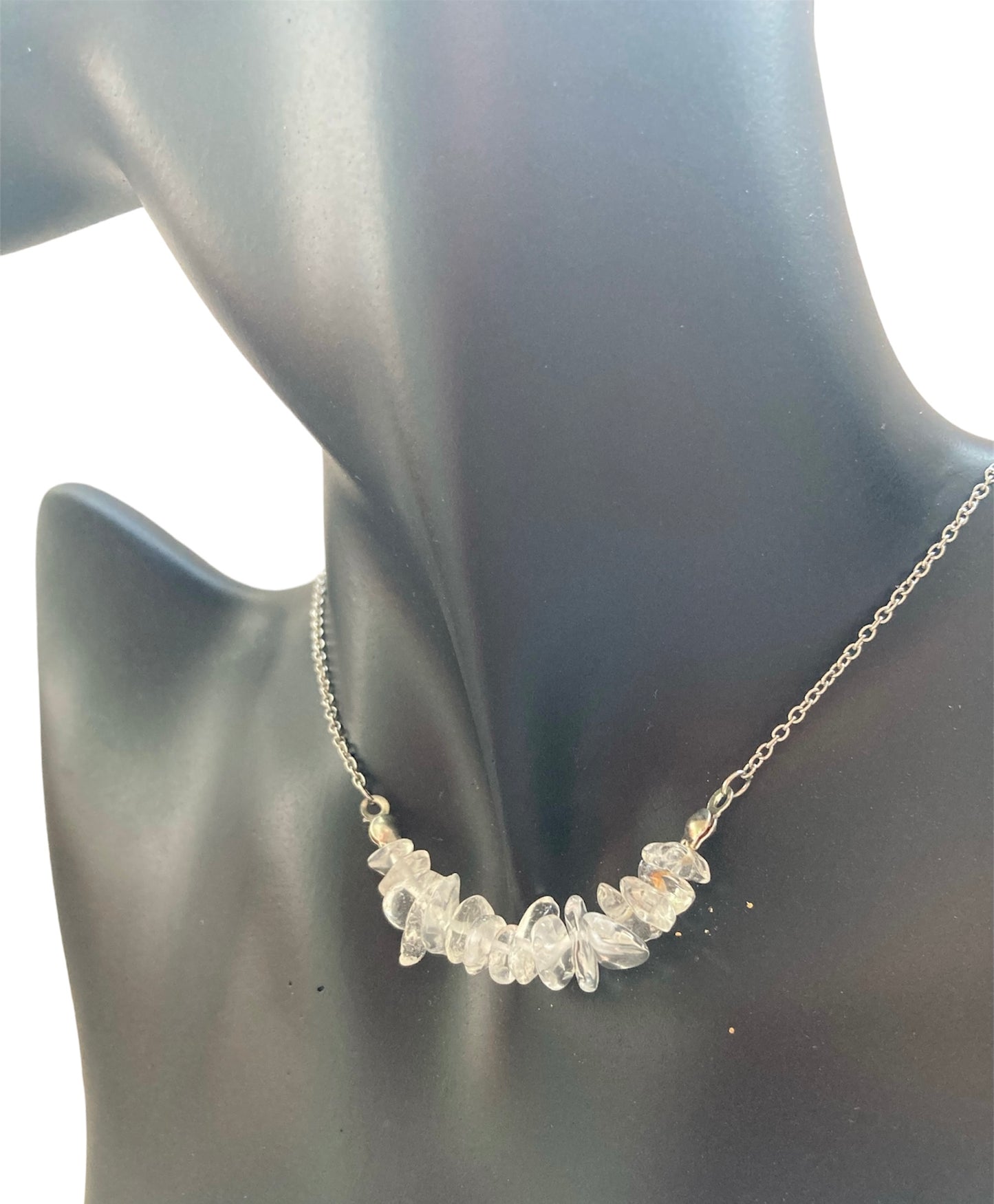 Collar Salem Bisutería con cadena fina de acero inoxidable y colgante de mineral cuarzo transparente