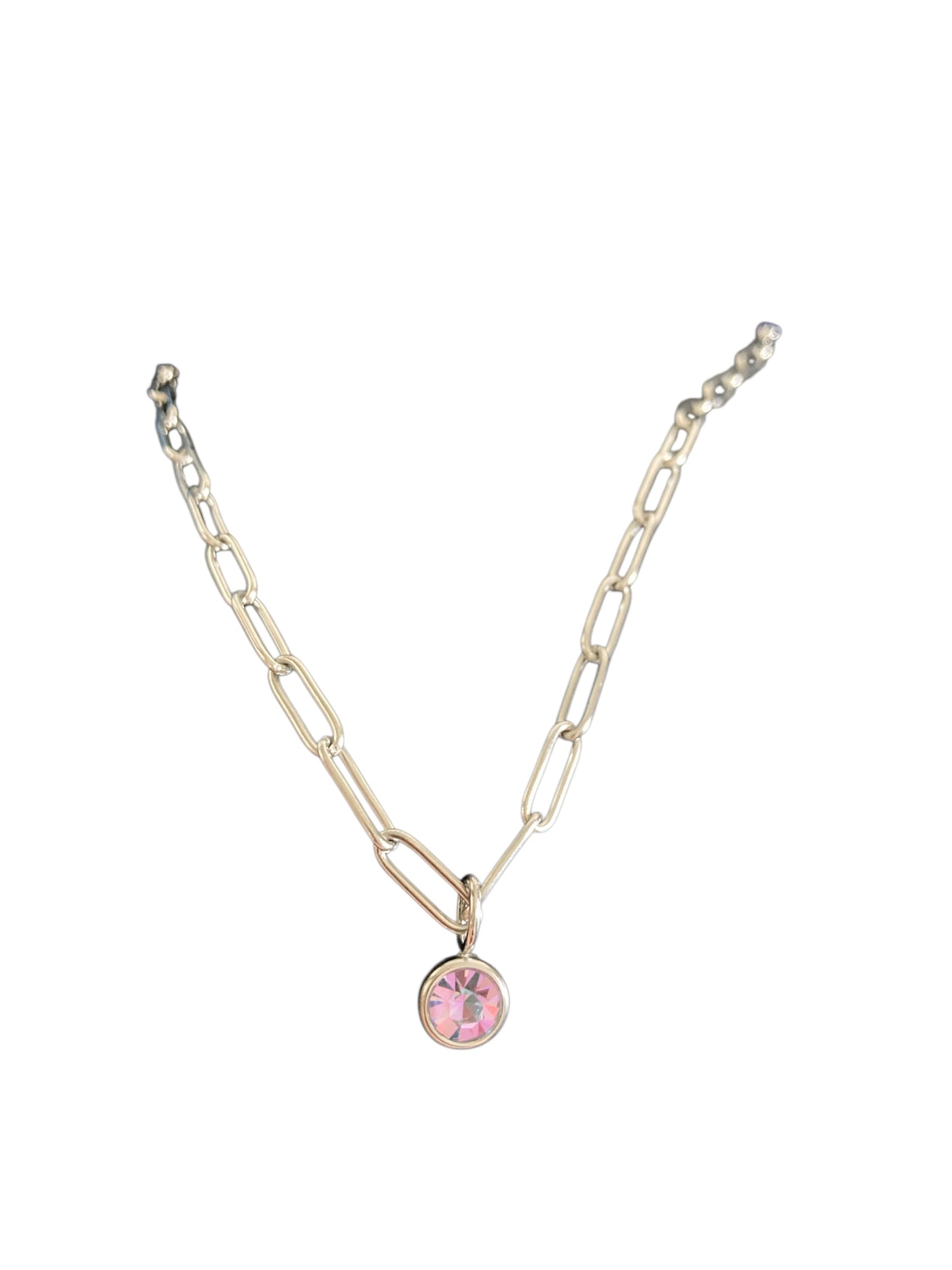 Collar de eslabon multicolor cerca