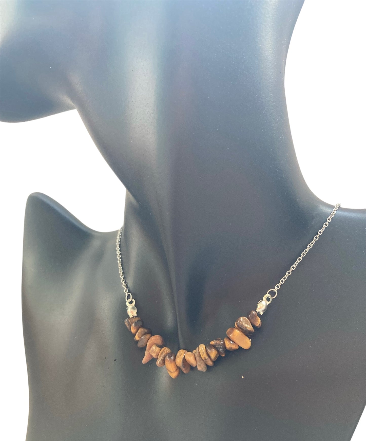 Collar Salem Bisutería con cadena fina de acero inoxidable y colgante de mineral ojo del tigre