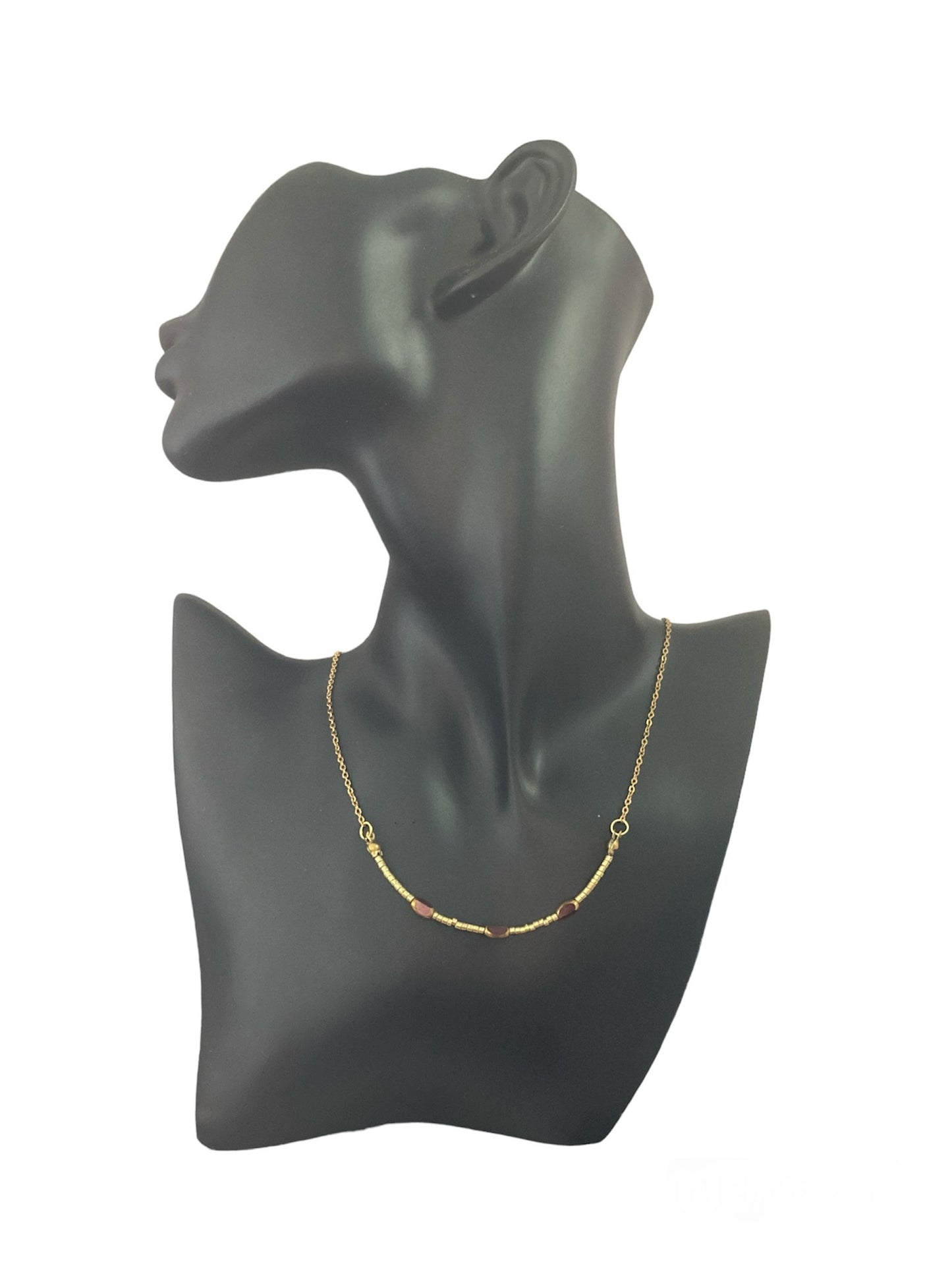 Collares Salem Bisutería con cuentas de cristal dorado en maniquí