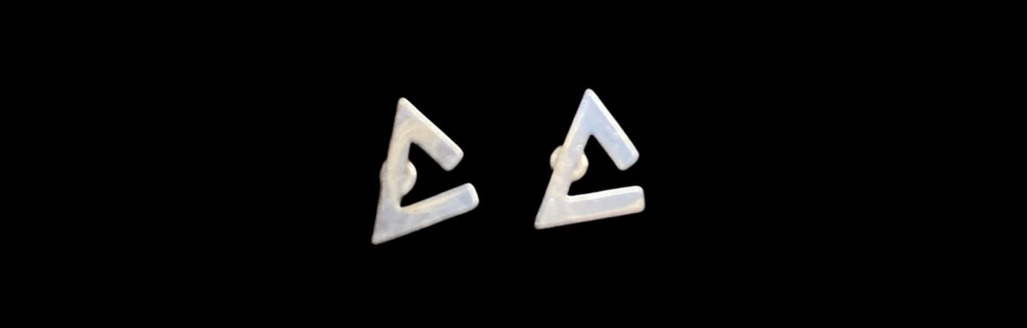 Mini pendientes de acero inoxidable con cierre de rosca triangulo
