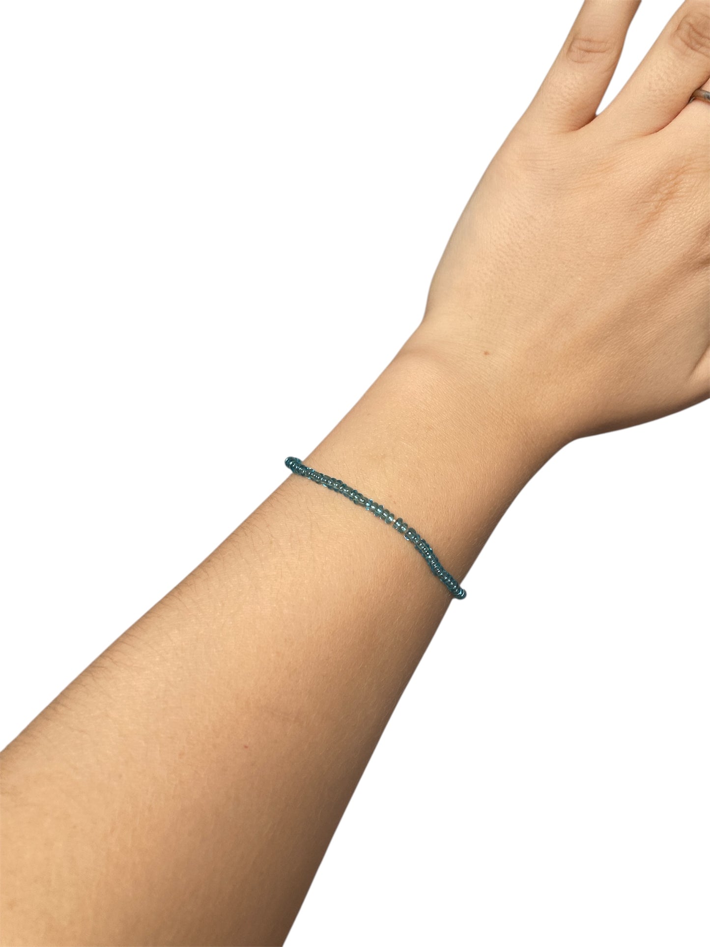 Pulsera Cielo en muñeca