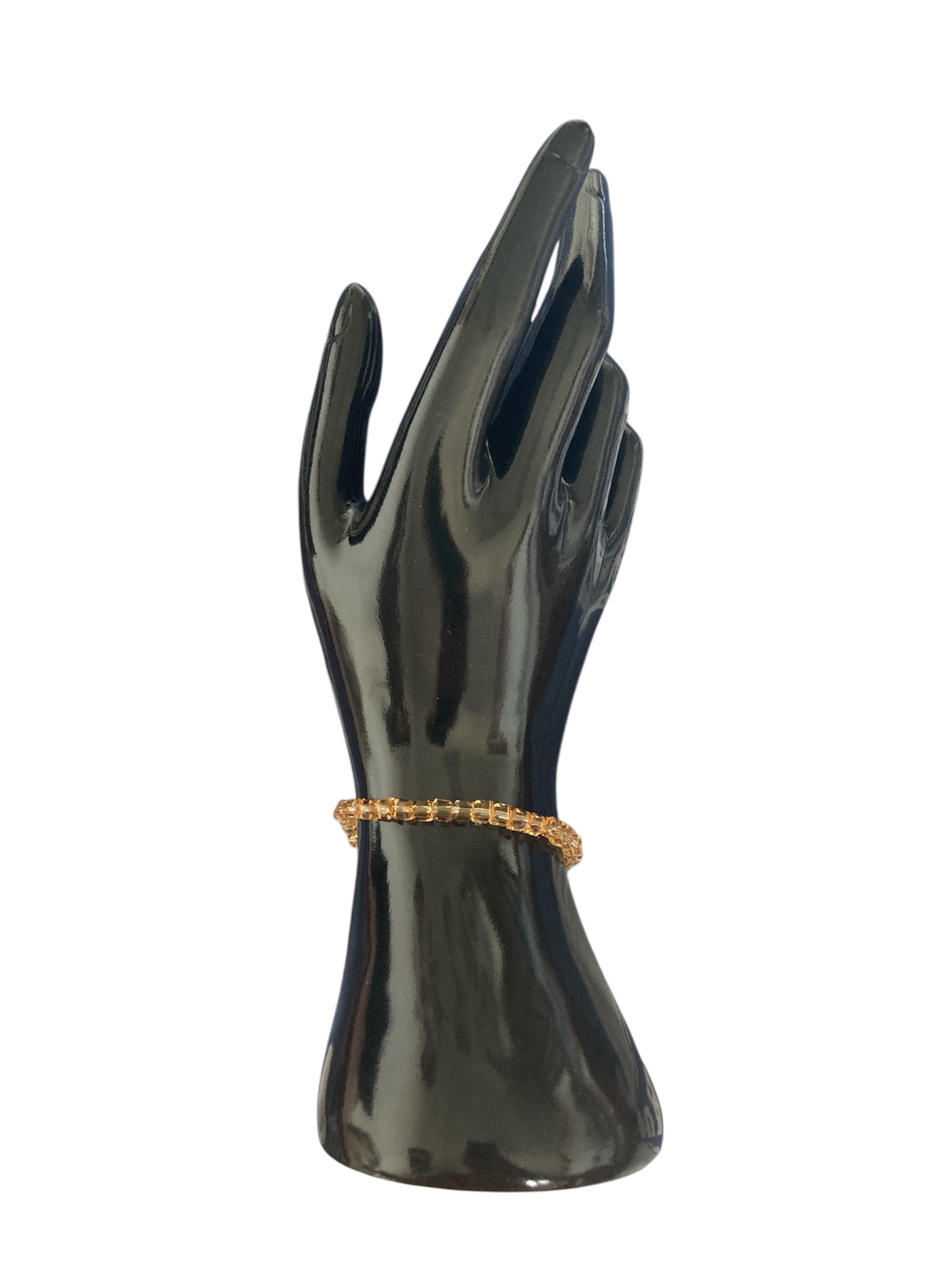 Pulsera Cubo expuesto en maniquí
