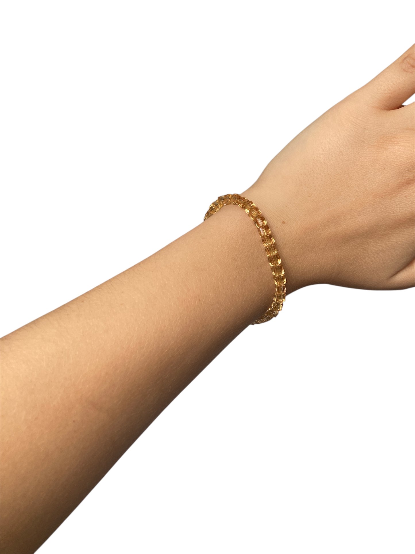 Pulsera Cubo expuesto en muñeca