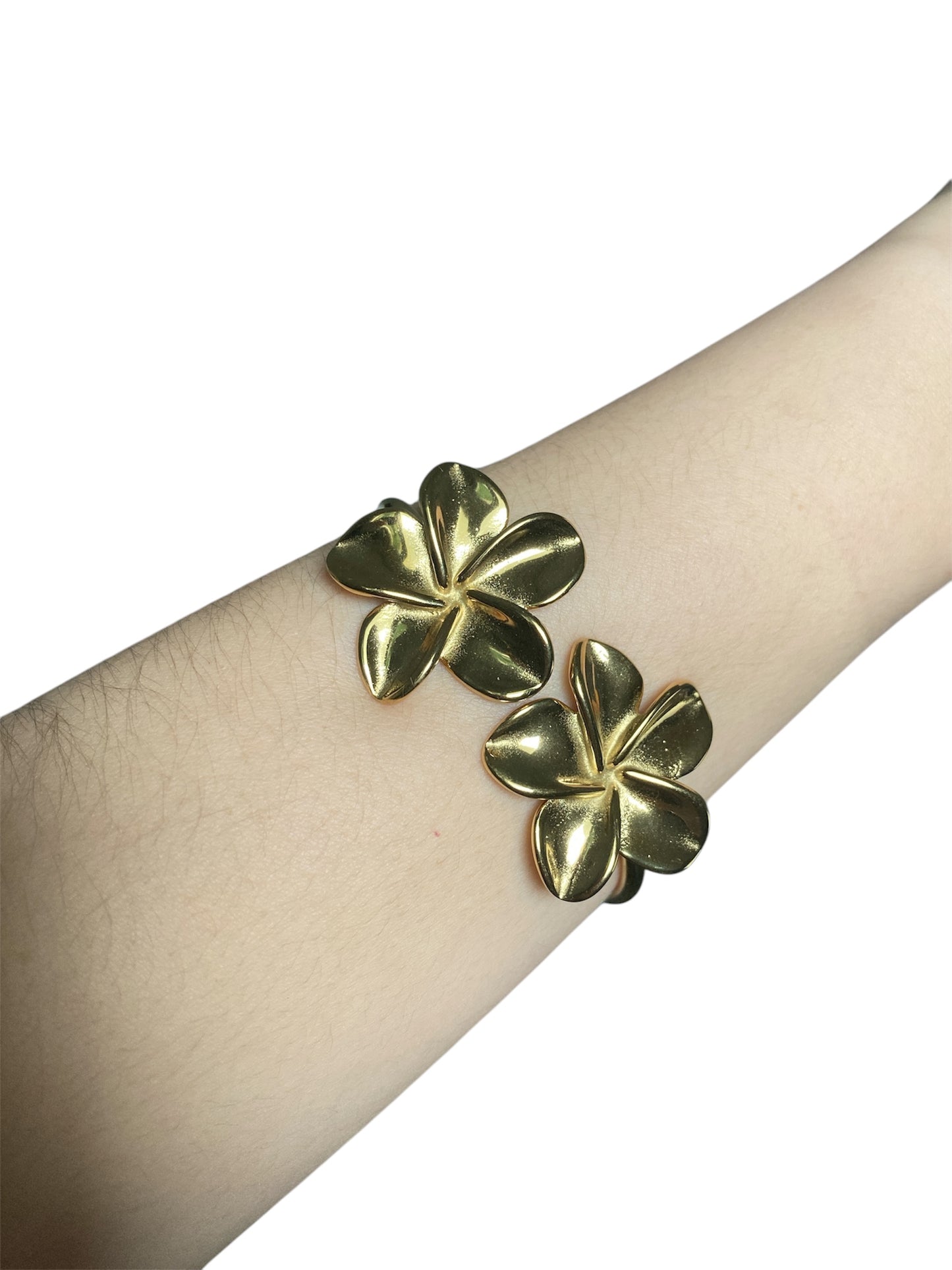 Pulsera Florentina en acero inoxidable con diseño floral elegante Salem Bisutería
oro puesto cerca