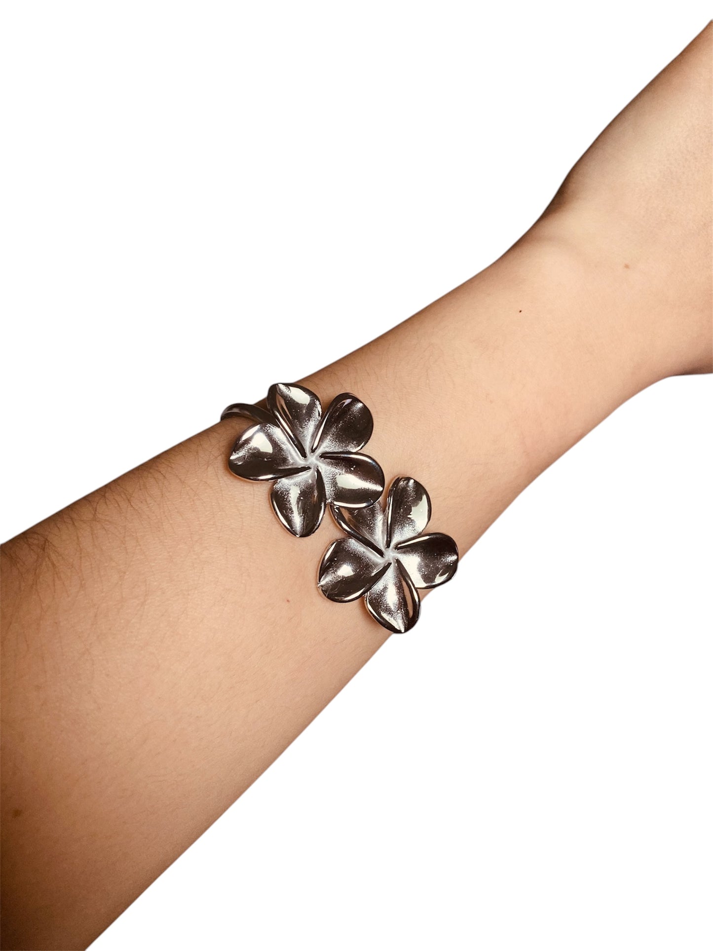 Pulsera Florentina en acero inoxidable con diseño floral elegante Salem Bisutería
puesto