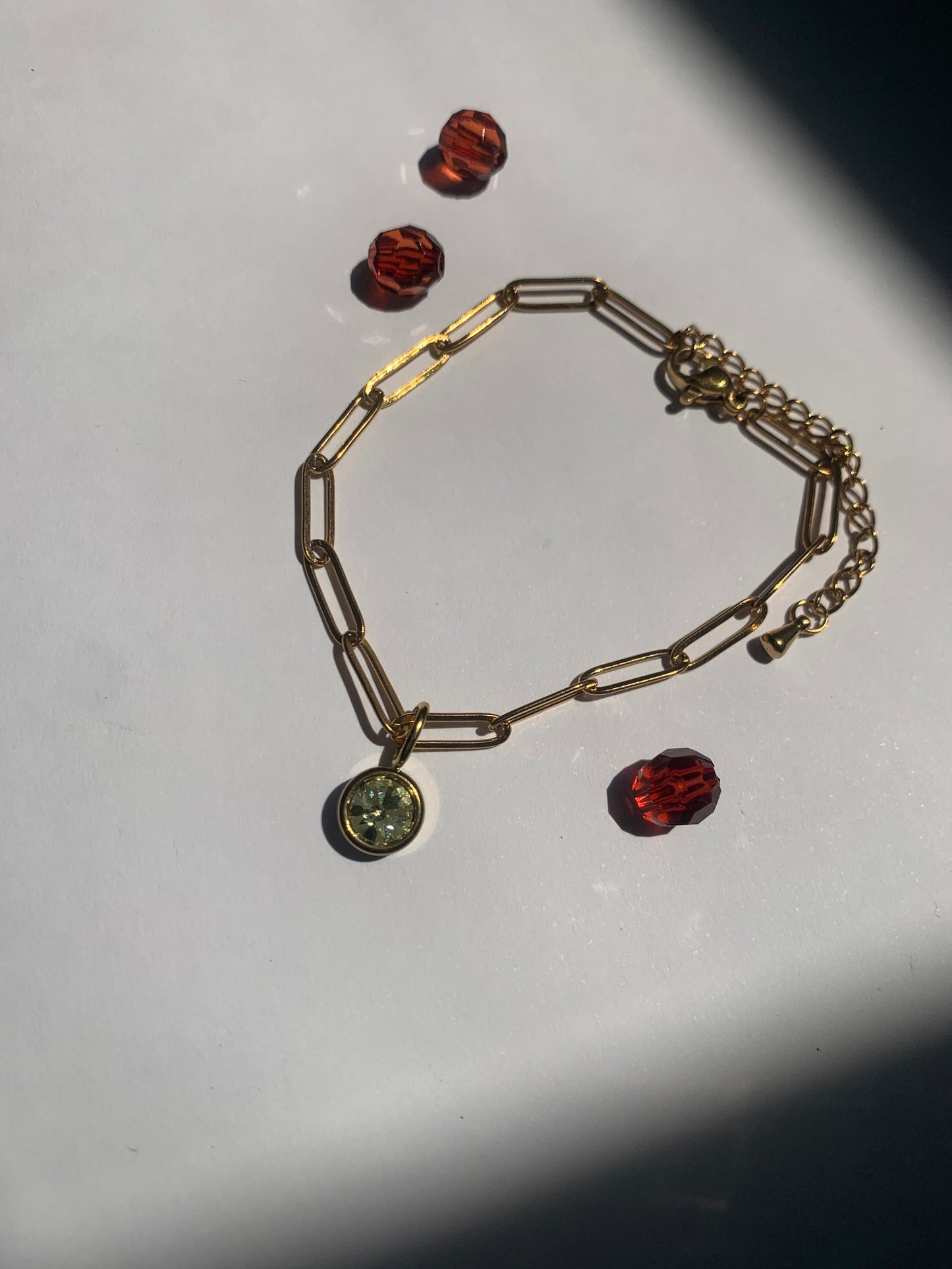 Pulsera con Colgantes Brillantes en Acero Inoxidable de oro transparente