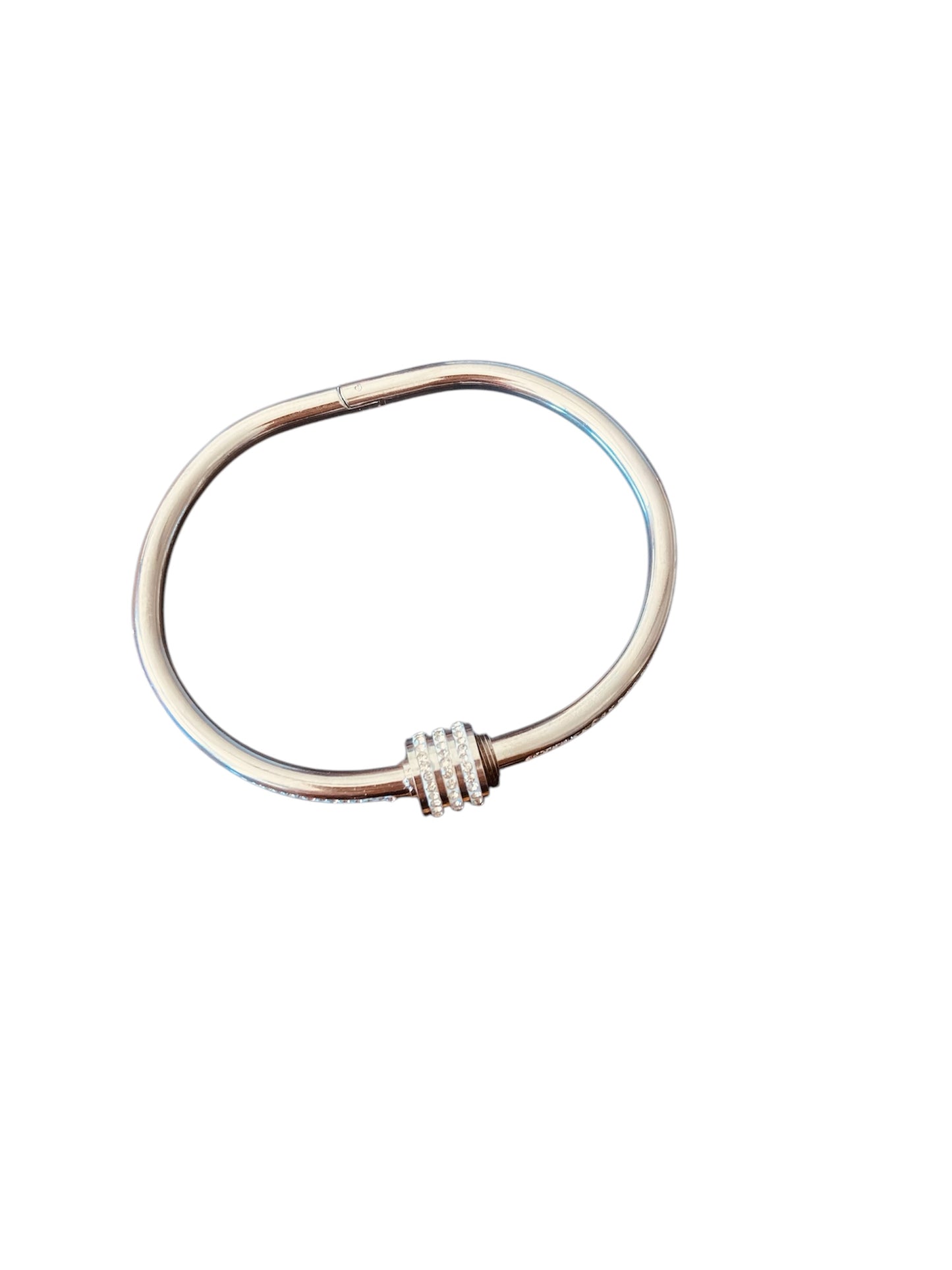 Pulsera ovalada de acero inoxidable plata cerrado desde arriba