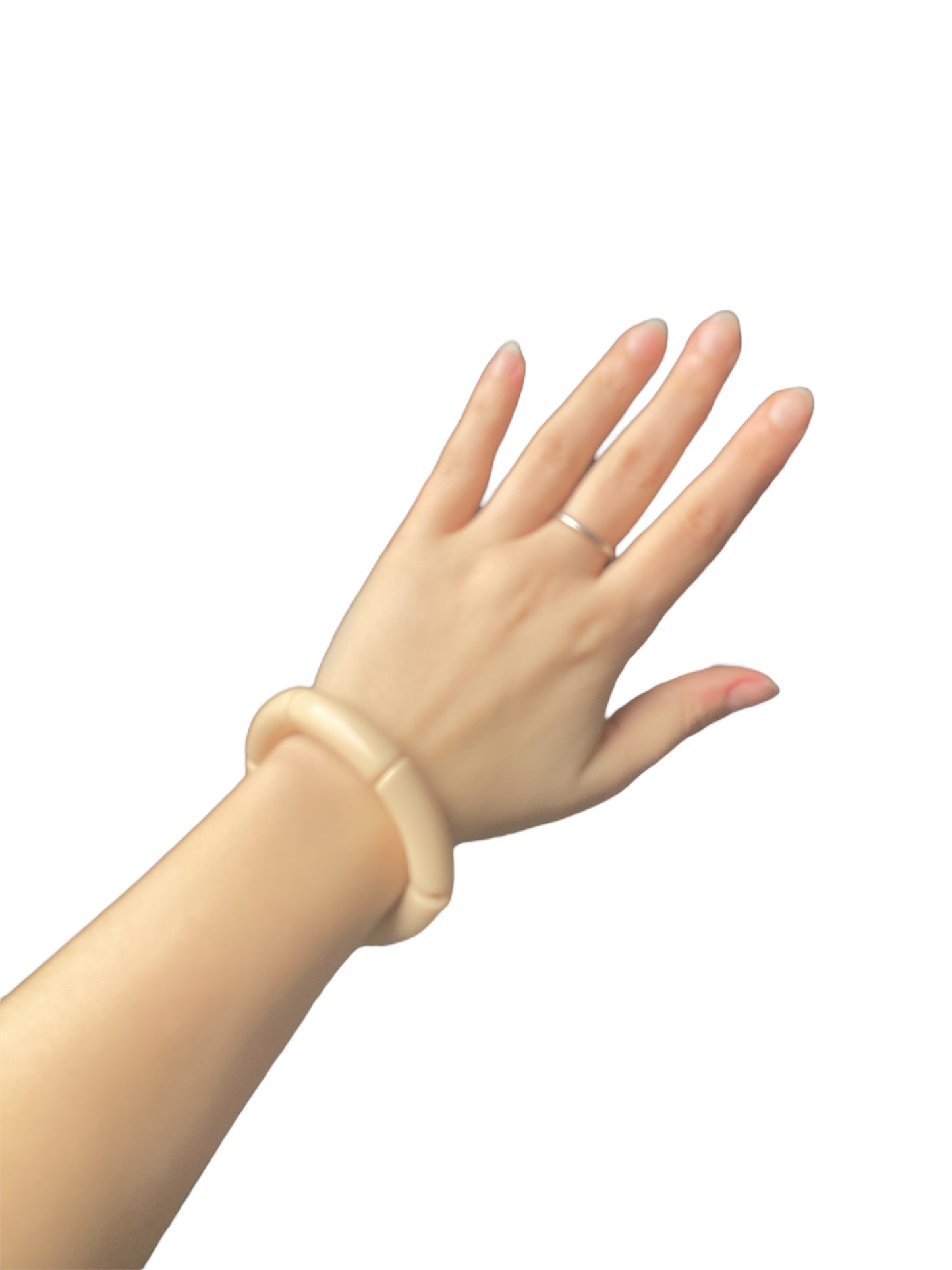 Pulseras Nudes beige puesto