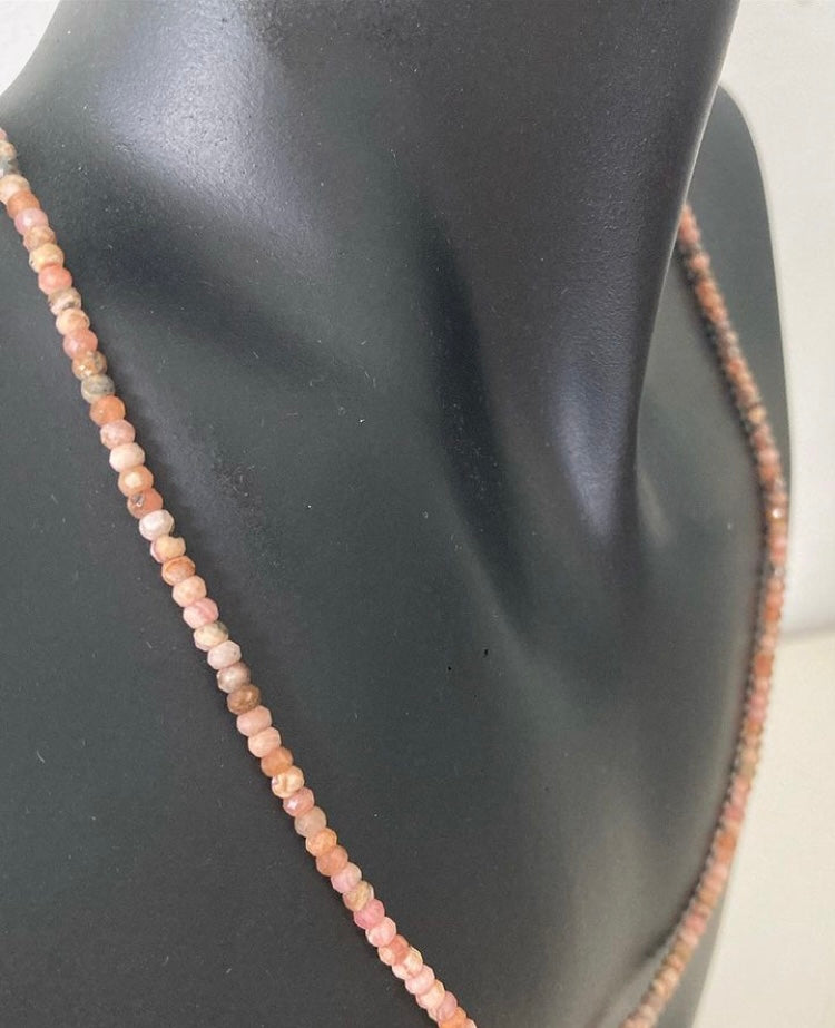 Collar de rodonita de Salem Bisutería con piedras naturales rosadas y cierre de acero inoxidable