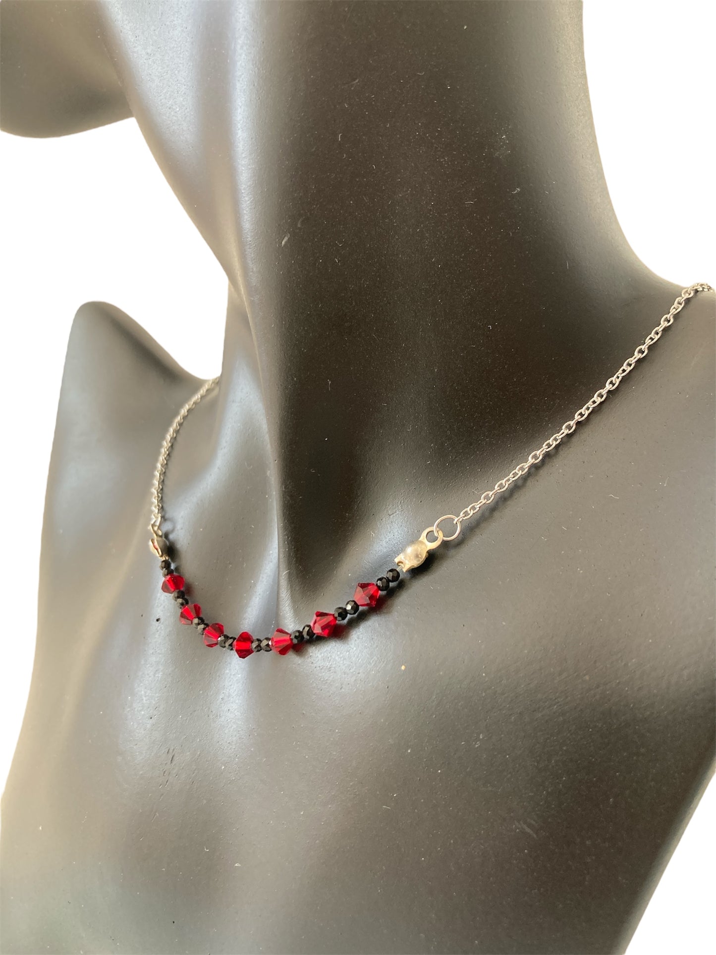 collar gotique en maniqui cerca