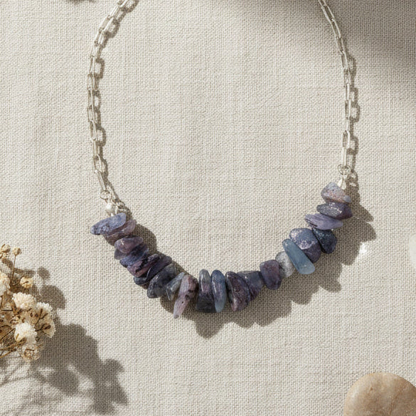 Collar Salem Bisutería con cadena fina de acero inoxidable y colgante de mineral