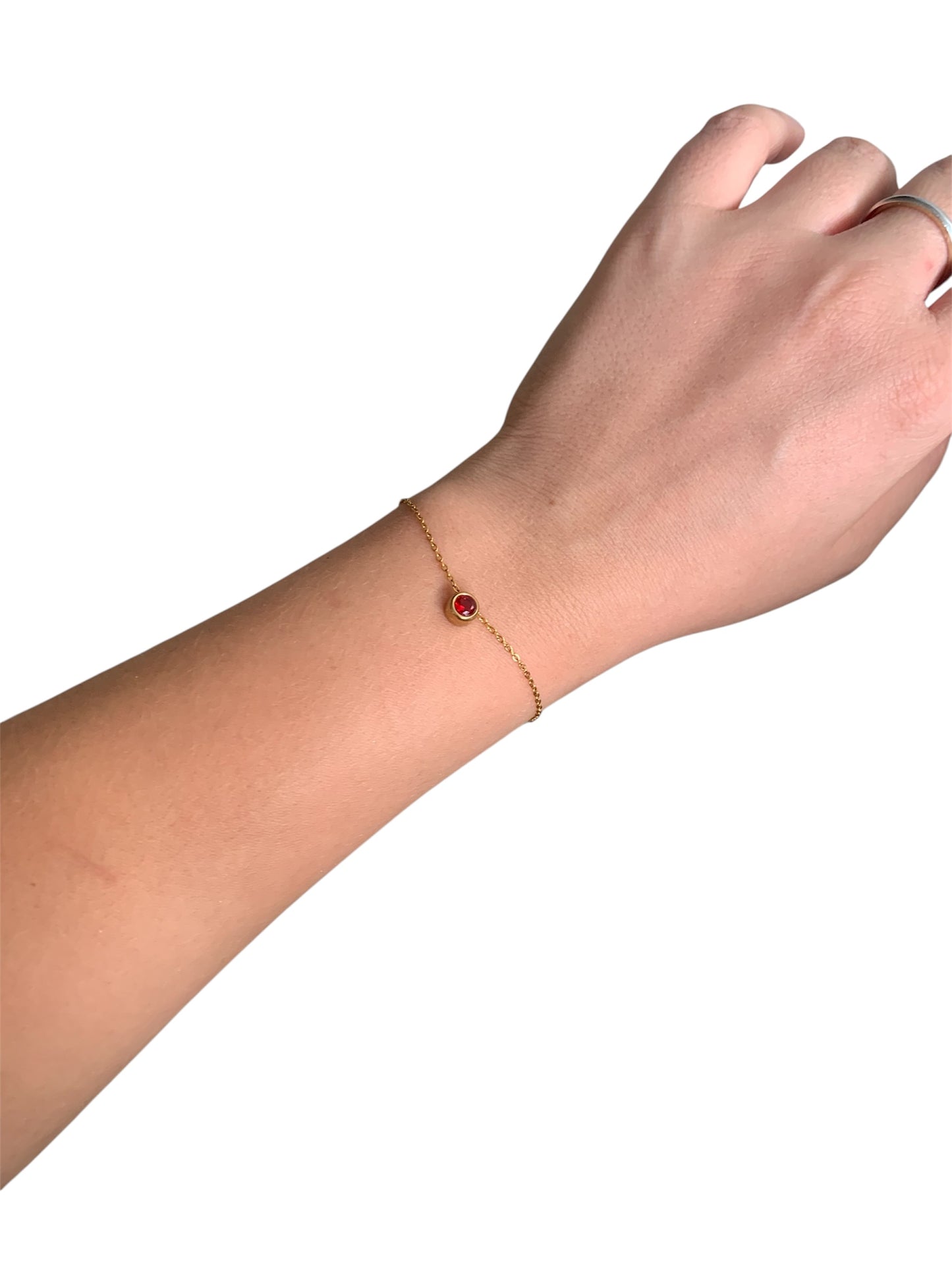 pulsera rojo puesta alejado
