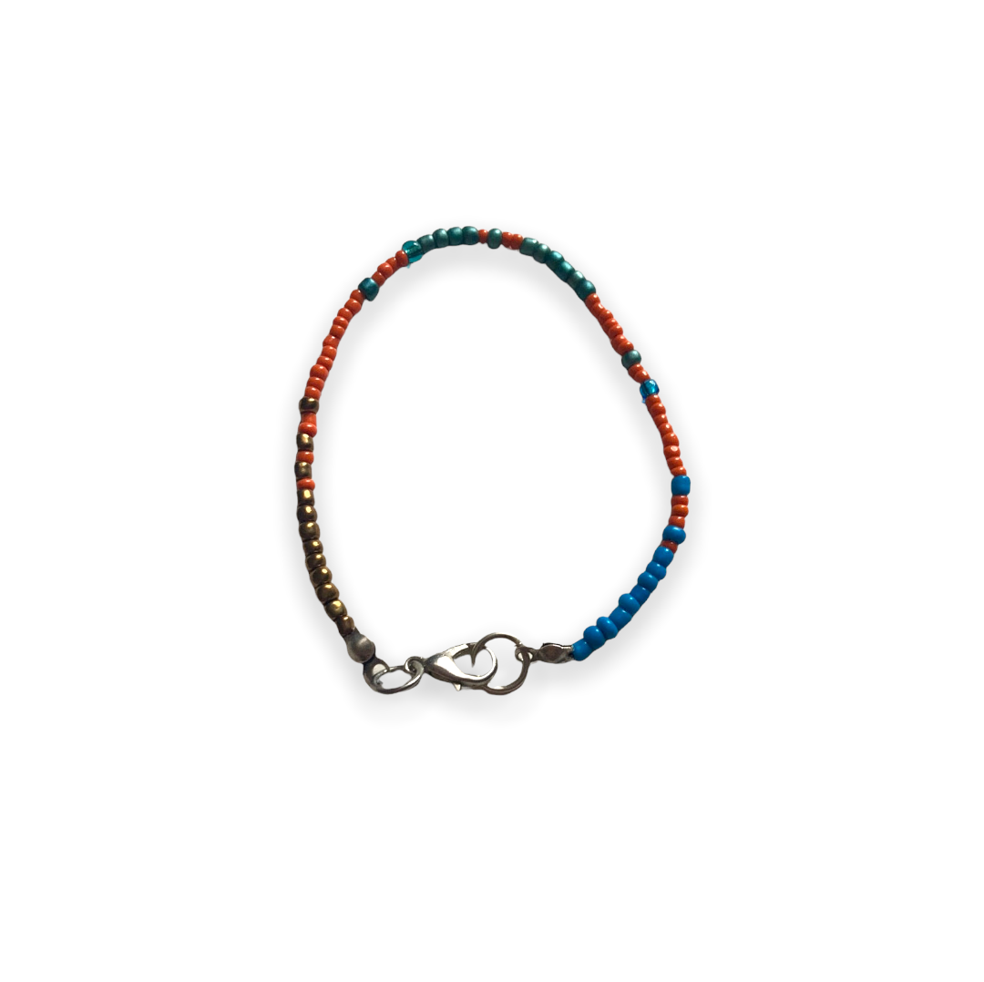 Pulsera de cuentas de cristal en colores marrón dorado, naranja y azul turquesa