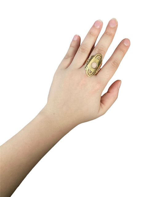 Anillo Egipto en acero inoxidable chapado en oro con diseño inspirado en la cultura egipcia Salem Bisutería
