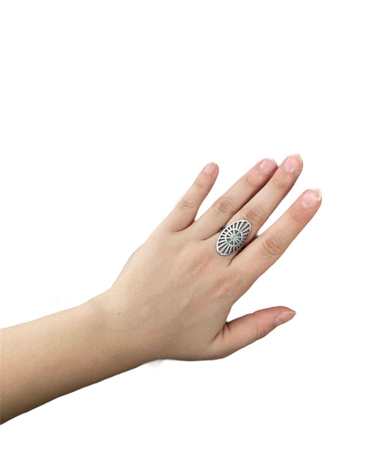 Anillo Escudo Céltico de acero inoxidable con grabado artesanal Salem Bisutería
