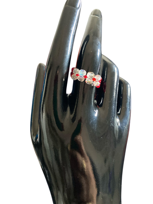 Anillo Rojo con Cuentas de Cristal en maniquí