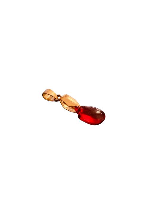 Colgante en forma de lágrima roja de acero inoxidable con acabado en oro Salem Bisutería
