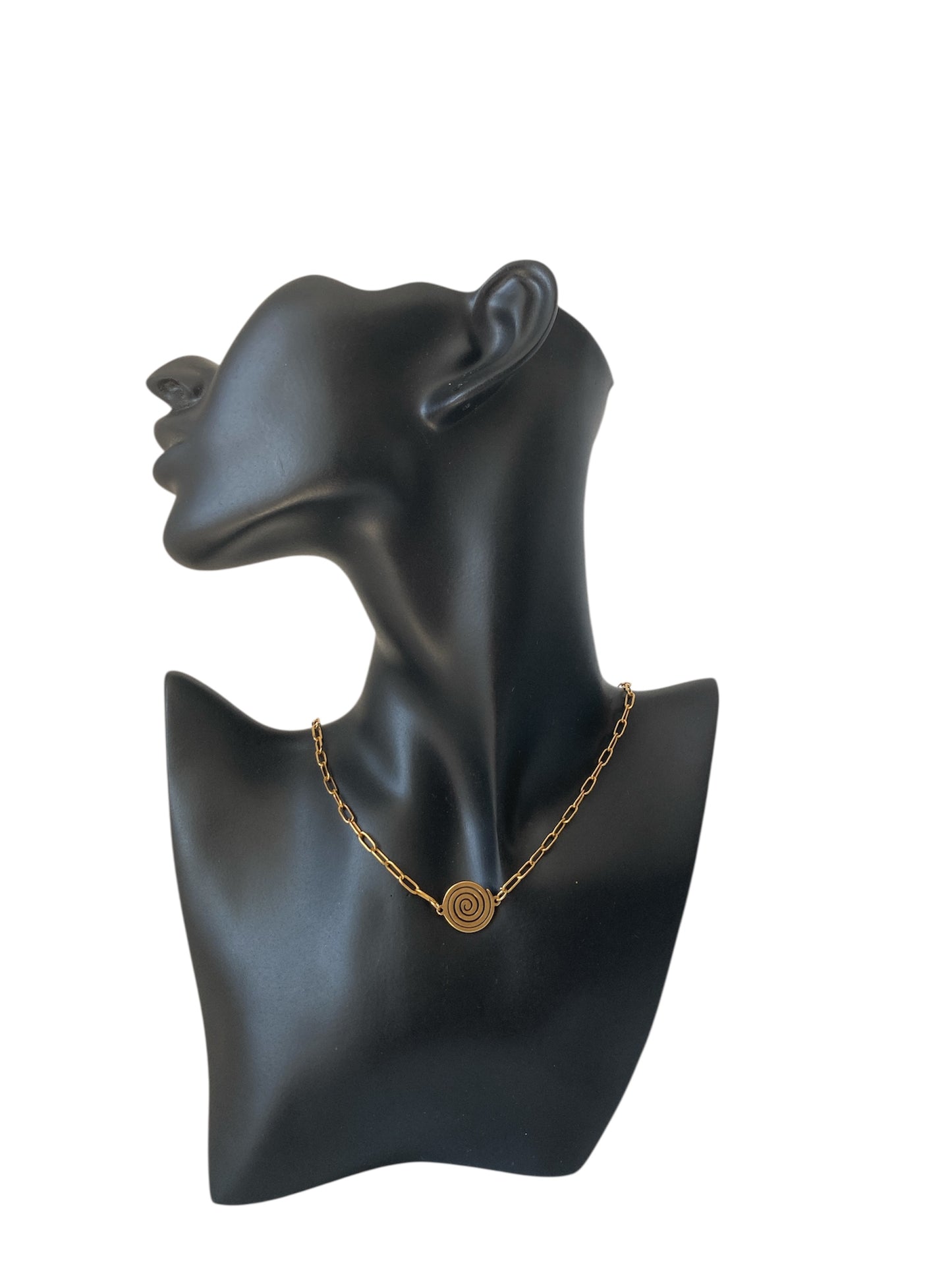 Collar Espiral de Cadena Dorado de Acero Inoxidable con Cierre OT en maniquí