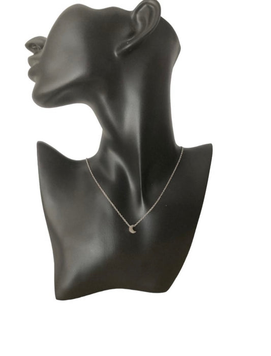 Collar de acero inoxidable con colgante de luna sonriente en cadena fina o de serpiente – Salem Bisutería EN MANIQUI