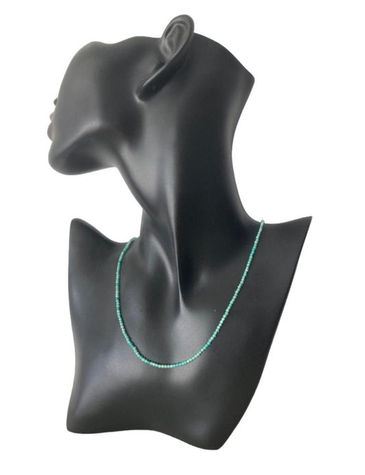 Collar natural de jade hecho a mano Salem Bisutería en maniquí