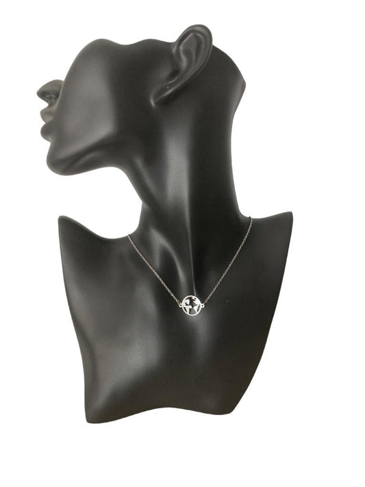 Collar world de acero inoxidable tono plata
