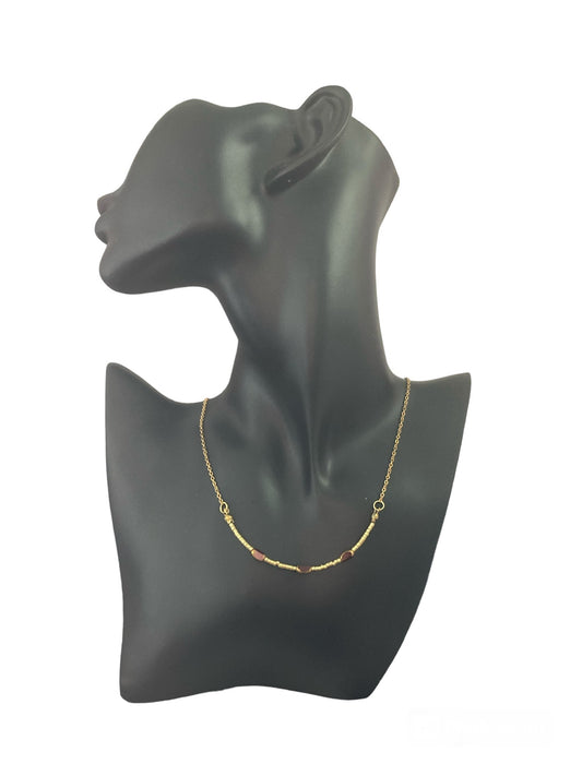Collares Salem Bisutería con cuentas de cristal dorado en maniquí