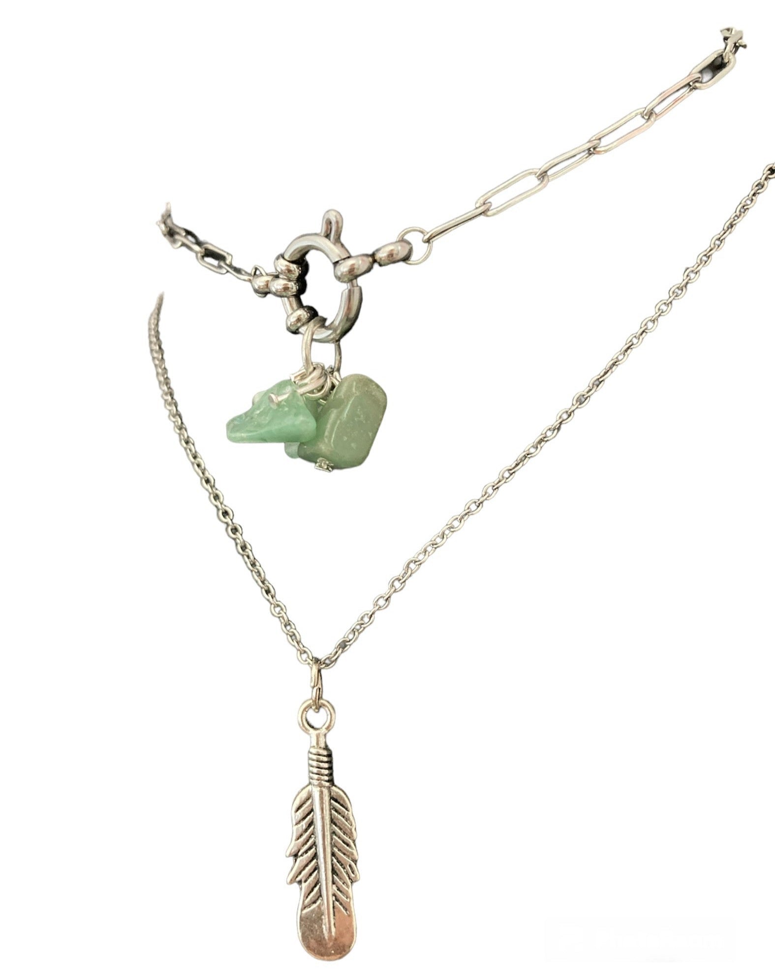 Conjunto jade y pluma collar artesanales Salem Bisutería
