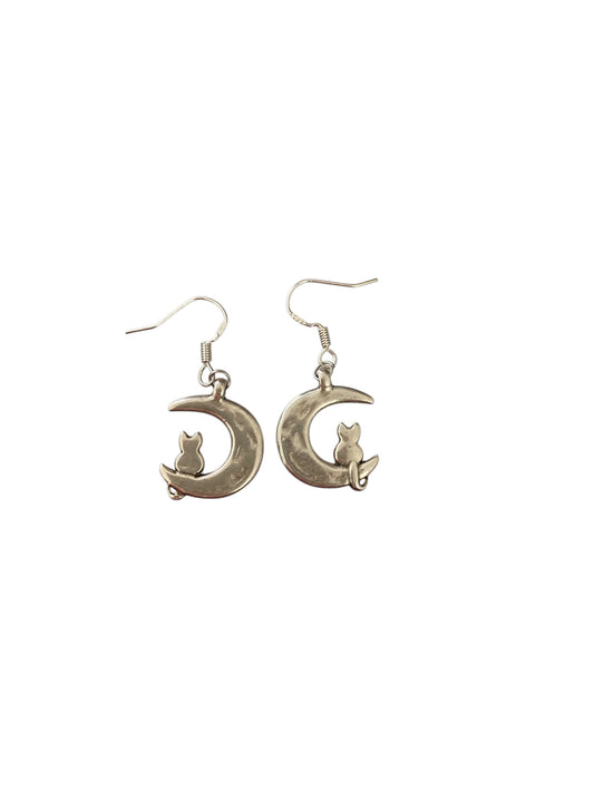 Pendientes Salem en la Luna