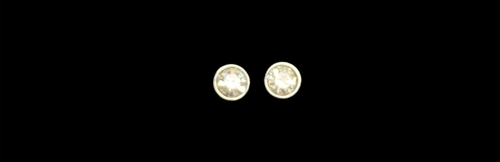 Mini pendientes de acero inoxidable con cierre de roscA CIRCONITAS