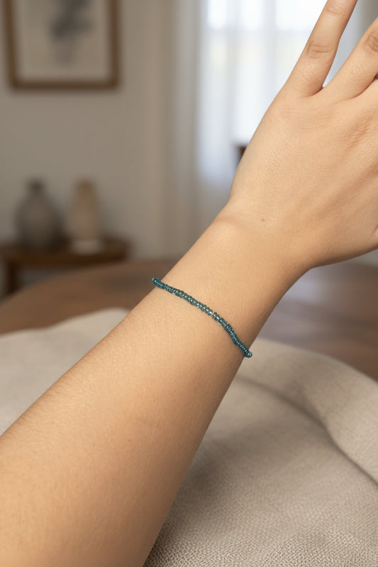 Pulsera Cielo en muñeca