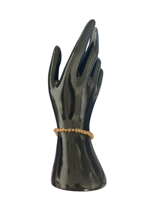 Pulsera Cubo expuesto en maniquí