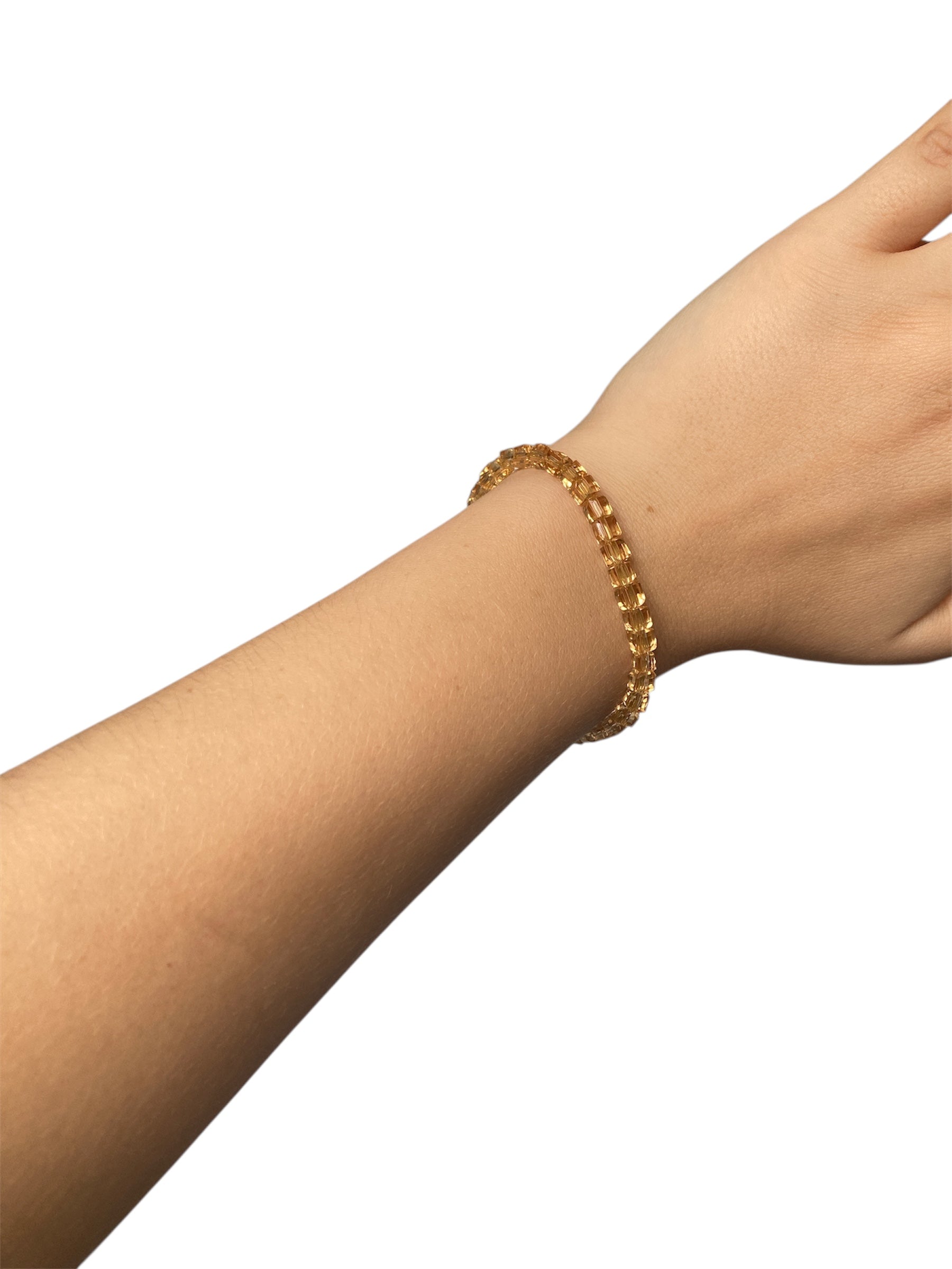 Pulsera Cubo expuesto en muñeca