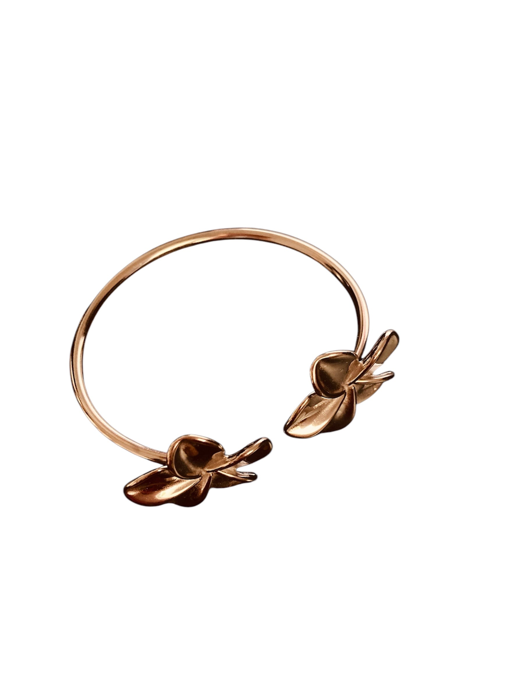 Pulsera Florentina en acero inoxidable con diseño floral elegante Salem Bisutería
de arribe