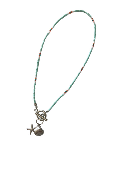Collar veraniego con cuentas de cristal azul, naranja y blanco, colgantes de estrella de mar y concha, y cierre OT de acero inoxidable

