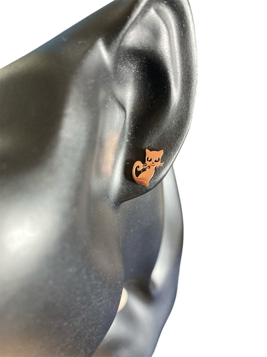 pendientes salem oro rosa expuesto en maniquí