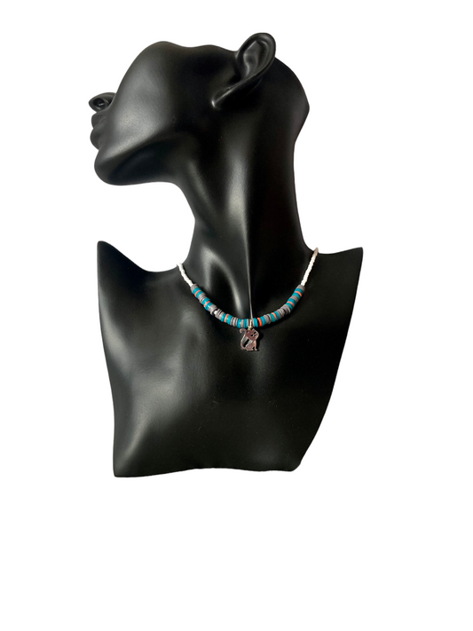 Collar Salem con colgante de gato sentado en acero inoxidable