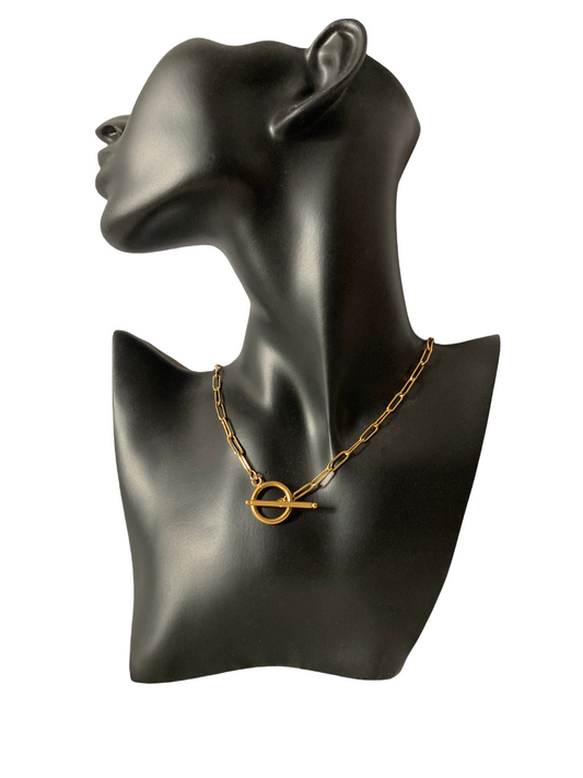 Collar de cadena fina dorado con cierre OT de acero inoxidable