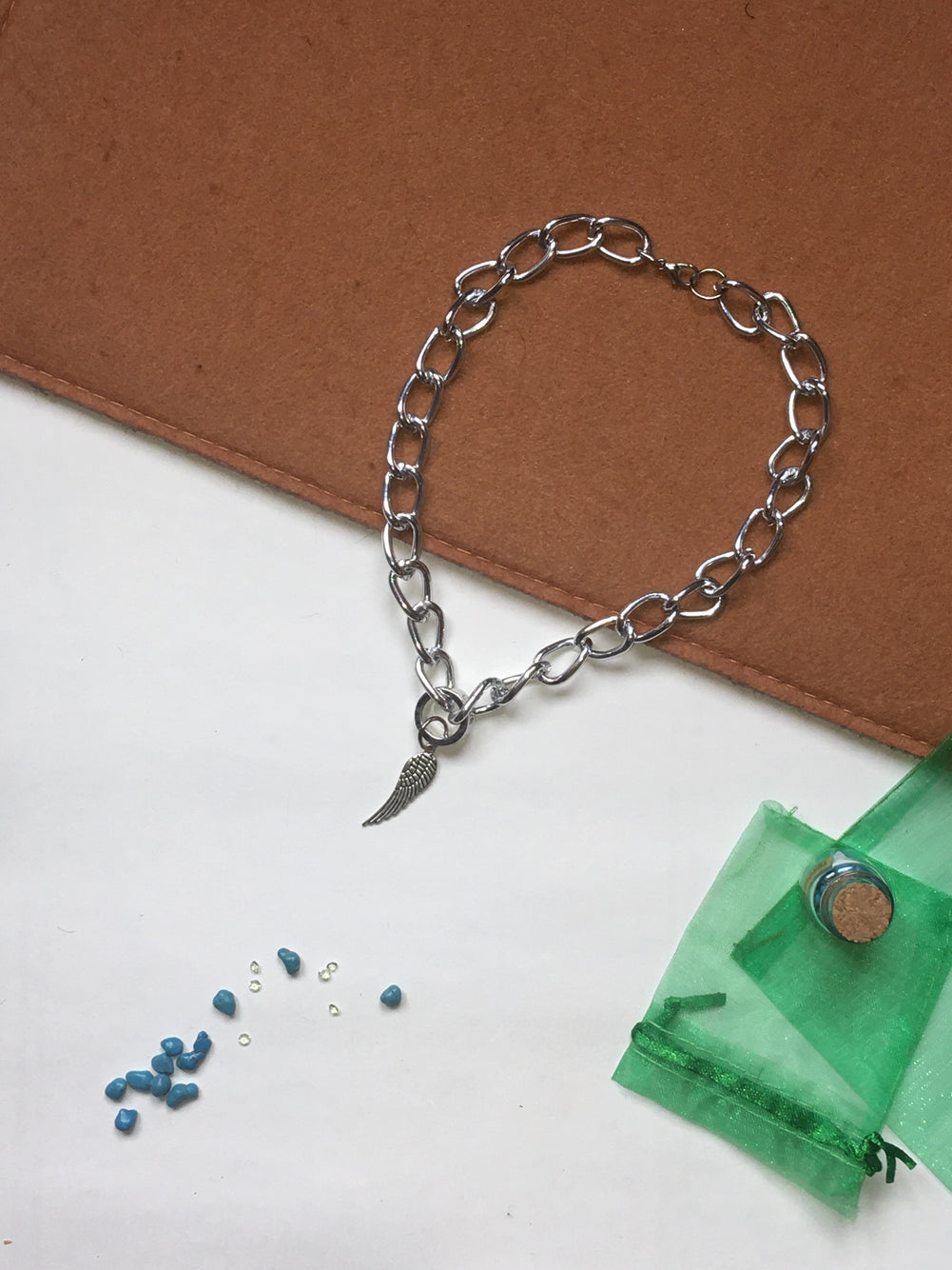 Collar de cadena gruesa con colgante de ala de ángel en acero inoxidable – estilo rock Salem Bisutería DESDE ARRIBA