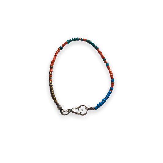 Pulsera de cuentas de cristal en colores marrón dorado, naranja y azul turquesa
